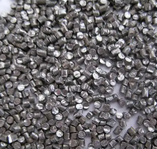 騰博機械磨料——鋼絲切丸-磨料簡介 騰博鋼絲切丸根據(jù)使用的鋼絲不同分為高碳鋼絲切丸和低碳鋼絲切丸。切成的鋼絲丸未經(jīng)鈍化處理，呈現(xiàn)···