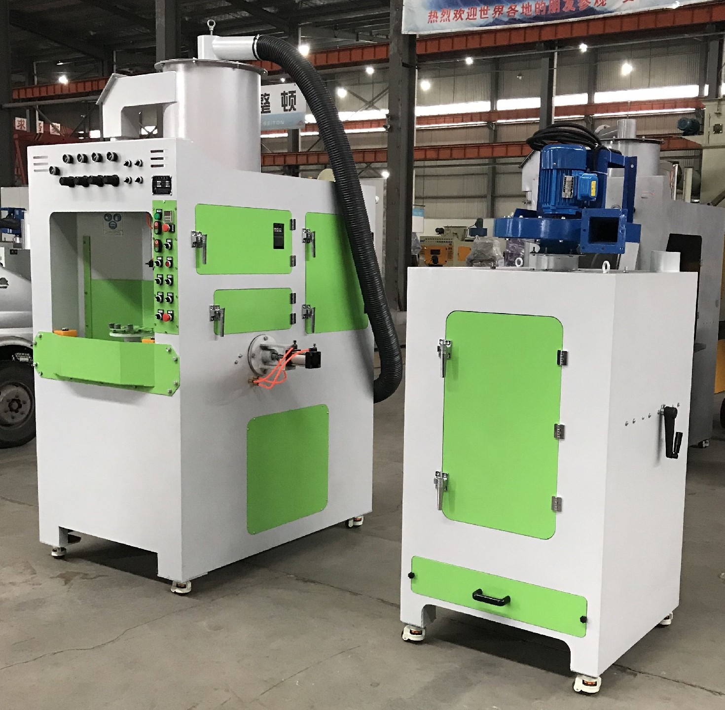 TB-NT1014-4A轉(zhuǎn)盤式自動(dòng)噴砂機(jī)-主機(jī)尺寸（mm）：1620×1550×2630大轉(zhuǎn)盤直徑（mm）：?750處理尺寸（mm）：?150×130加工工位數(shù)：2小轉(zhuǎn)盤···