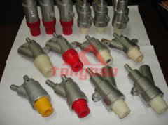 干式噴砂機噴槍類型-噴槍說明 干式噴砂機噴槍材質(zhì)、加工方式主要分：鋁合金壓鑄、鐵、不銹鋼焊接、聚氨酯澆鑄等。噴槍氣口外徑一···
